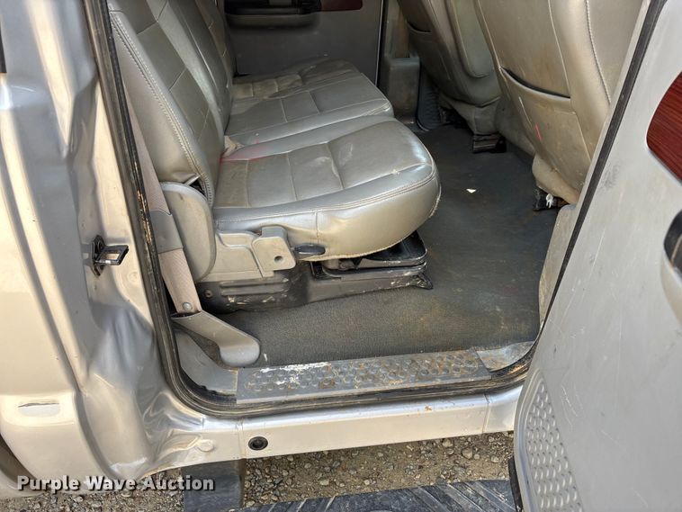 image for item DV4302 2007 Ford F350 Super Duty Crew Cab pickup truck