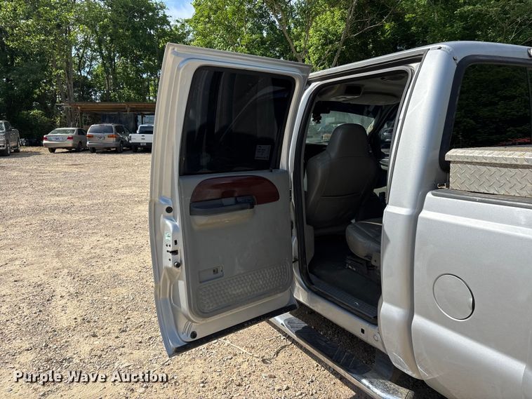 image for item DV4302 2007 Ford F350 Super Duty Crew Cab pickup truck