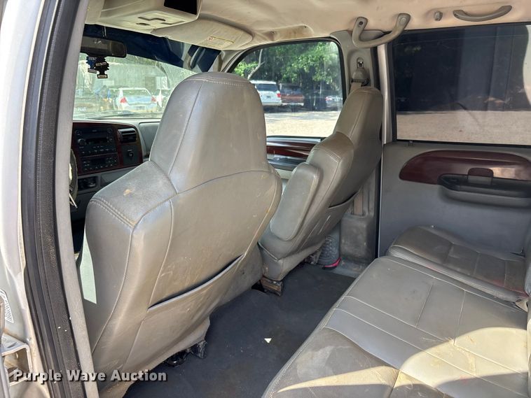 image for item DV4302 2007 Ford F350 Super Duty Crew Cab pickup truck