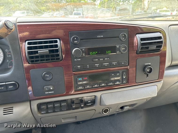 image for item DV4302 2007 Ford F350 Super Duty Crew Cab pickup truck