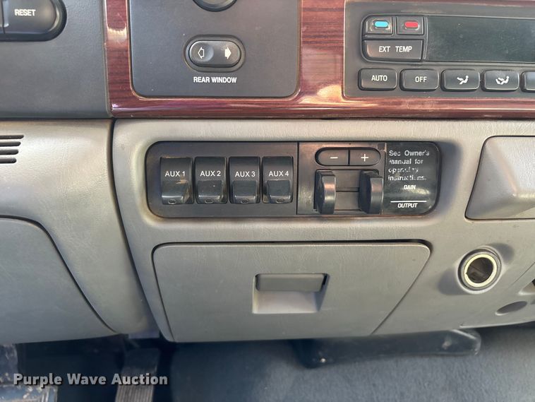 image for item DV4302 2007 Ford F350 Super Duty Crew Cab pickup truck