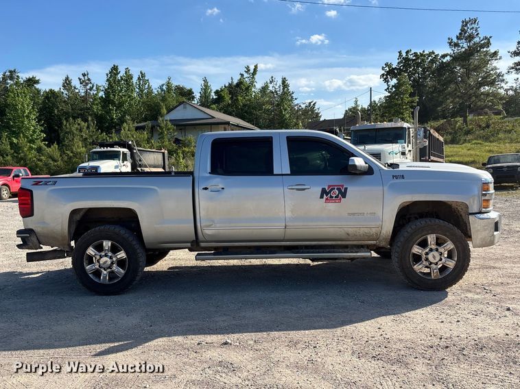 image for item DV4306 2019 Chevrolet Silverado 2500HD Crew Cab pickup truck