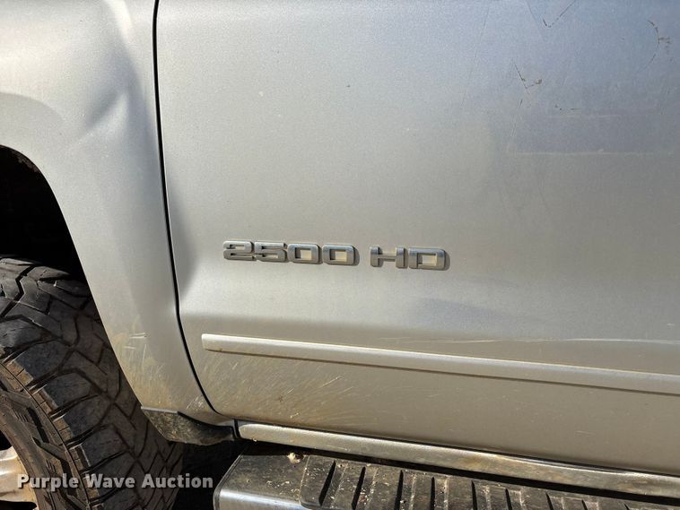 image for item DV4306 2019 Chevrolet Silverado 2500HD Crew Cab pickup truck