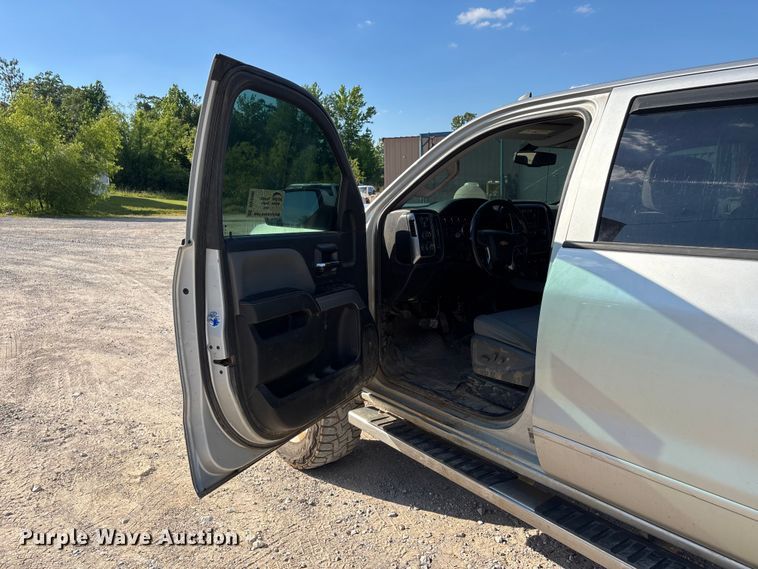 image for item DV4306 2019 Chevrolet Silverado 2500HD Crew Cab pickup truck