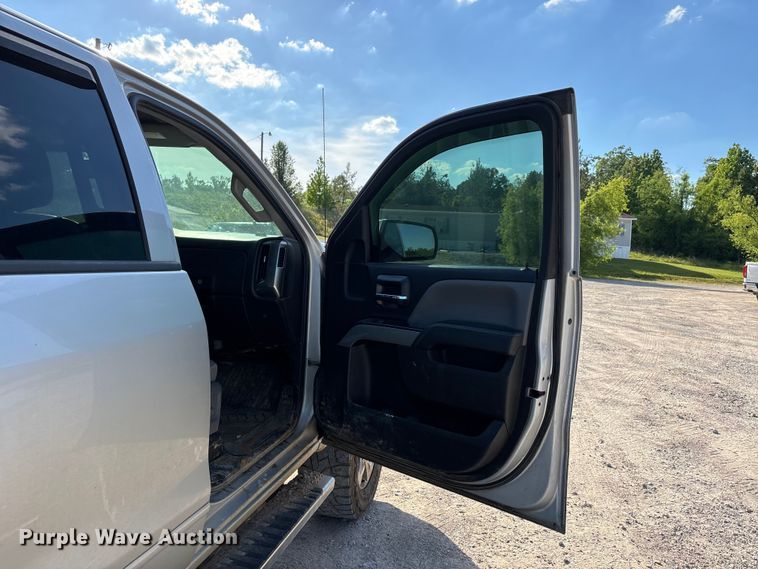 image for item DV4306 2019 Chevrolet Silverado 2500HD Crew Cab pickup truck
