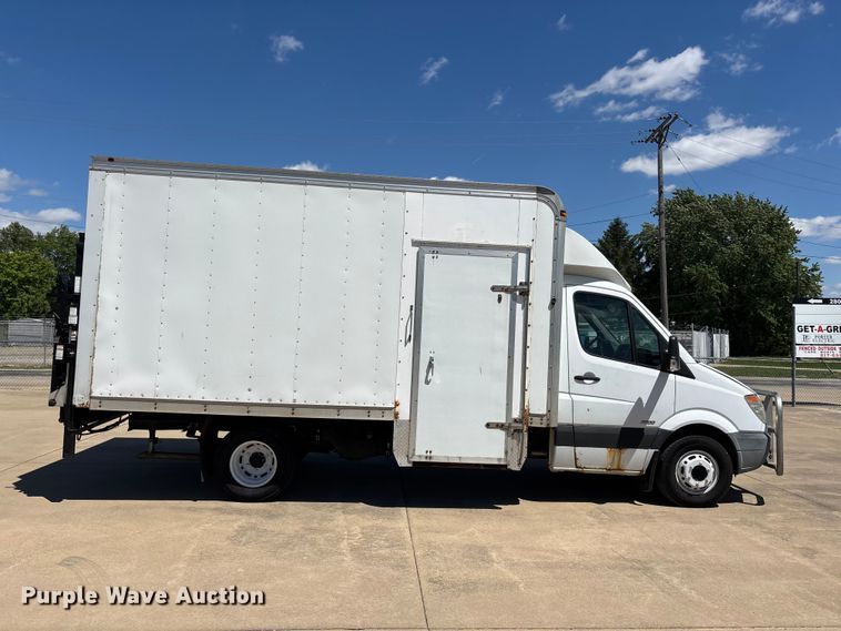 image for item DV4342 2010 Freightliner Sprinter box truck