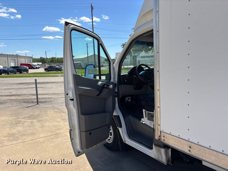 image for item DV4342 2010 Freightliner Sprinter box truck