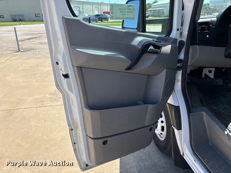 image for item DV4342 2010 Freightliner Sprinter box truck