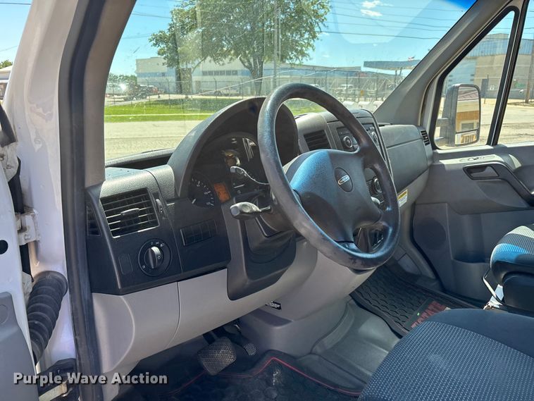 image for item DV4342 2010 Freightliner Sprinter box truck