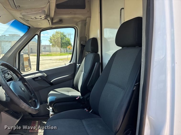 image for item DV4342 2010 Freightliner Sprinter box truck