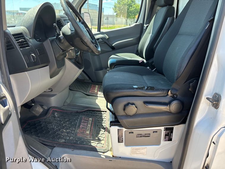 image for item DV4342 2010 Freightliner Sprinter box truck