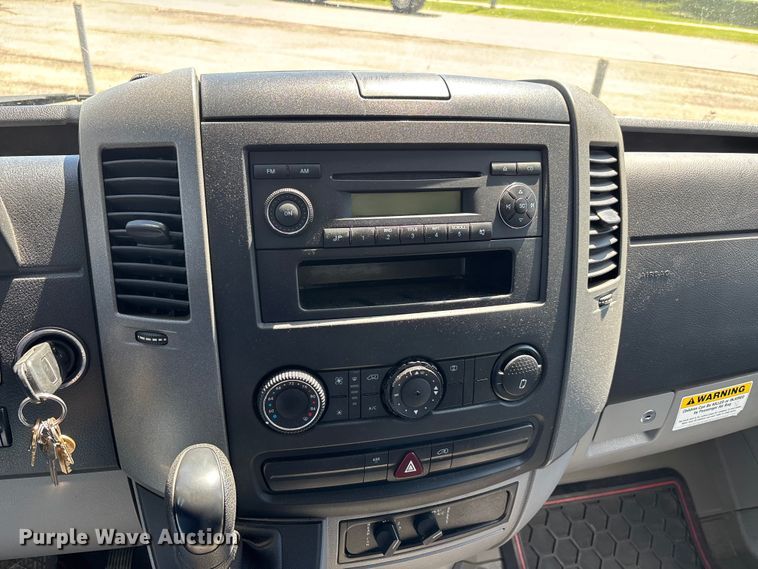image for item DV4342 2010 Freightliner Sprinter box truck