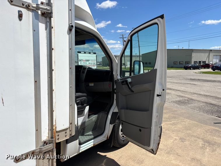 image for item DV4342 2010 Freightliner Sprinter box truck