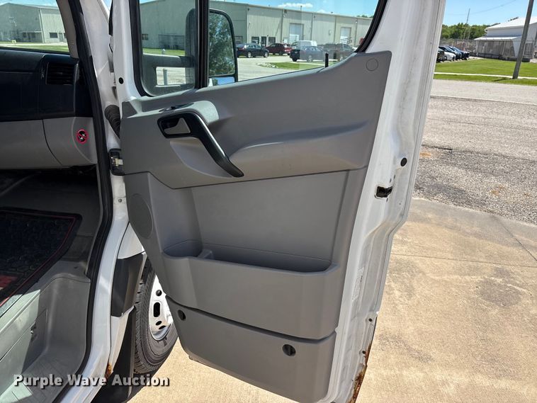image for item DV4342 2010 Freightliner Sprinter box truck