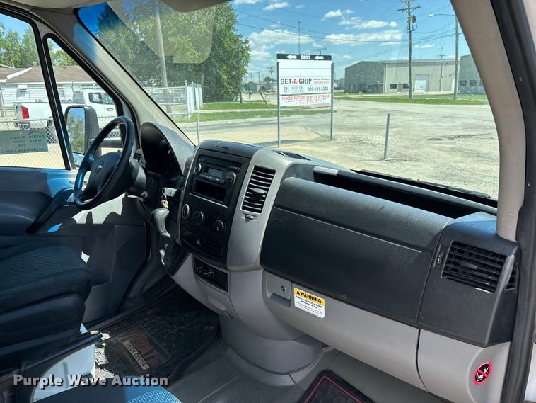 image for item DV4342 2010 Freightliner Sprinter box truck