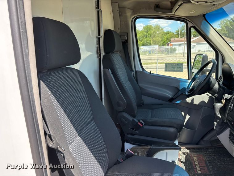 image for item DV4342 2010 Freightliner Sprinter box truck