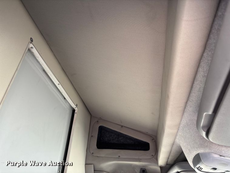image for item DV4342 2010 Freightliner Sprinter box truck