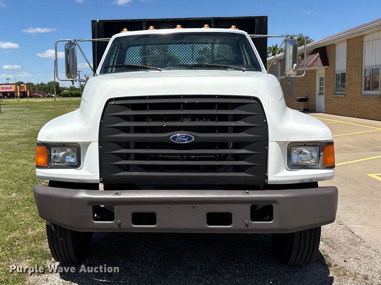 image for item DV4345 1998 Ford F700 flatbed truck
