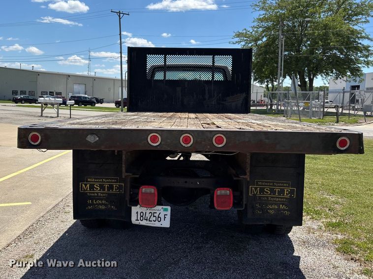image for item DV4345 1998 Ford F700 flatbed truck