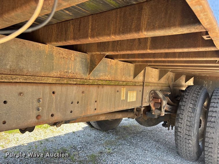 image for item DV4345 1998 Ford F700 flatbed truck