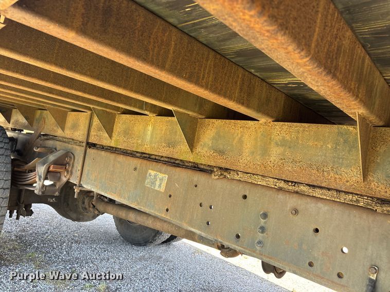 image for item DV4345 1998 Ford F700 flatbed truck