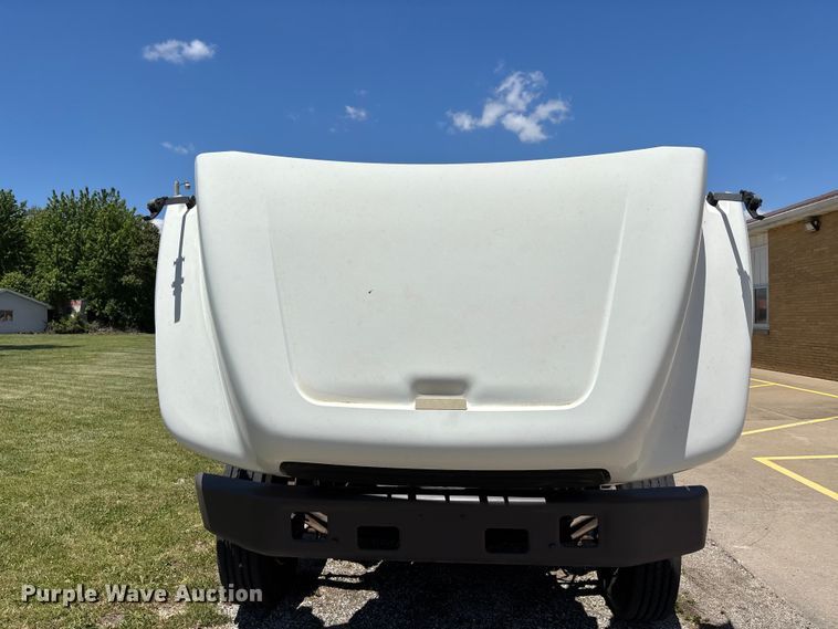 image for item DV4345 1998 Ford F700 flatbed truck