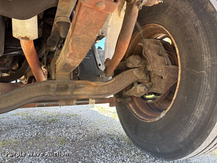 image for item DV4345 1998 Ford F700 flatbed truck