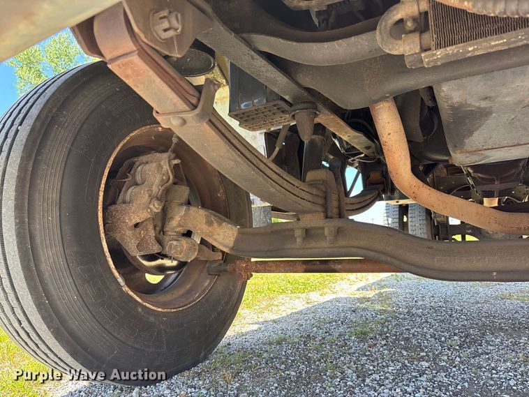 image for item DV4345 1998 Ford F700 flatbed truck