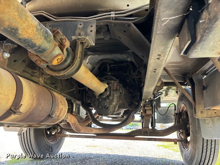 image for item DV4345 1998 Ford F700 flatbed truck