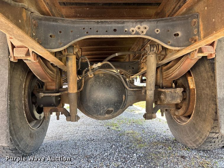 image for item DV4345 1998 Ford F700 flatbed truck