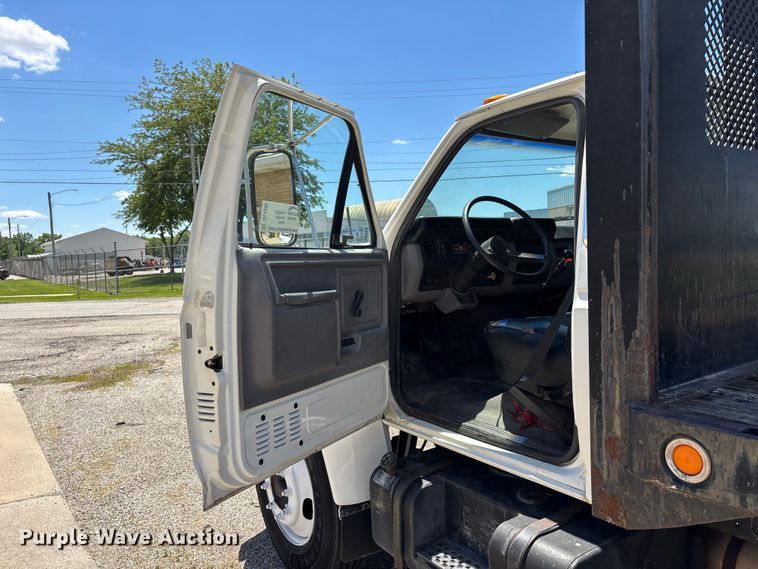 image for item DV4345 1998 Ford F700 flatbed truck