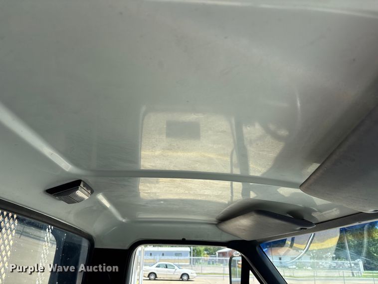 image for item DV4345 1998 Ford F700 flatbed truck