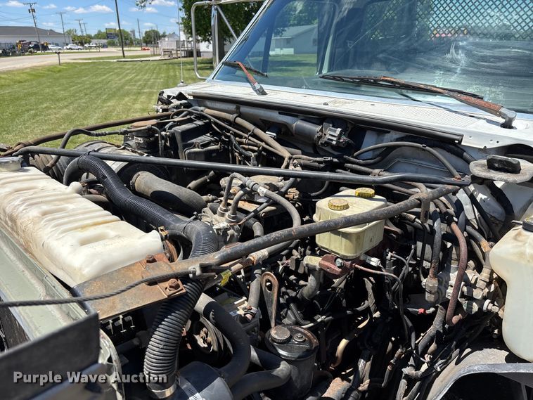 image for item DV4345 1998 Ford F700 flatbed truck
