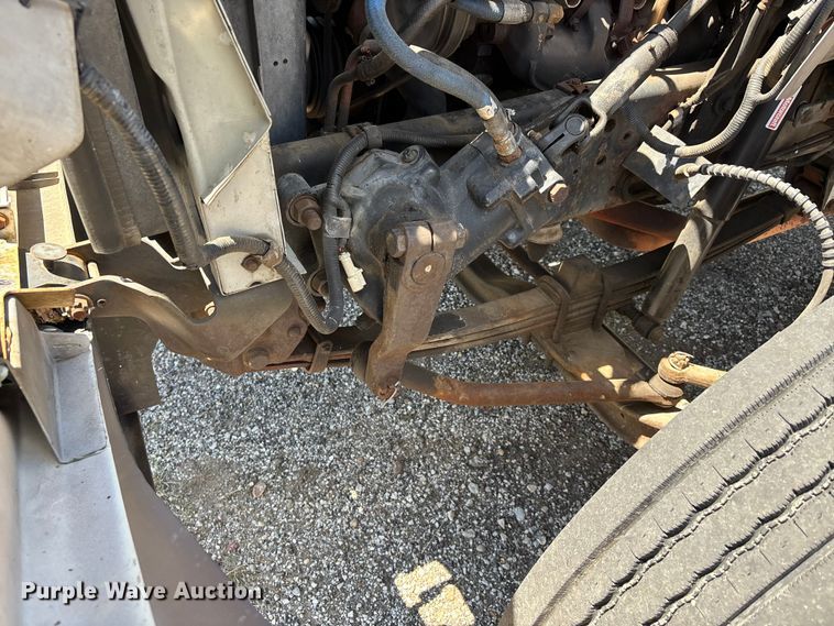 image for item DV4345 1998 Ford F700 flatbed truck