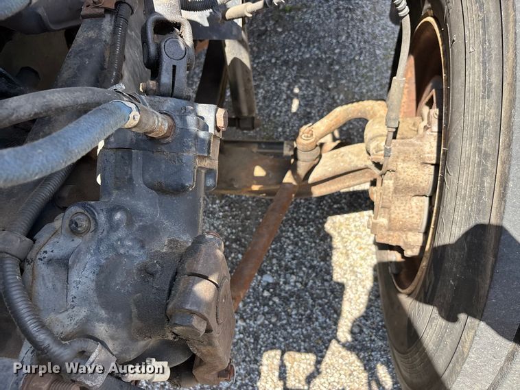image for item DV4345 1998 Ford F700 flatbed truck