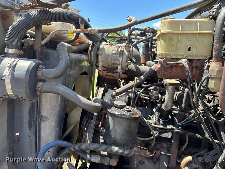 image for item DV4345 1998 Ford F700 flatbed truck