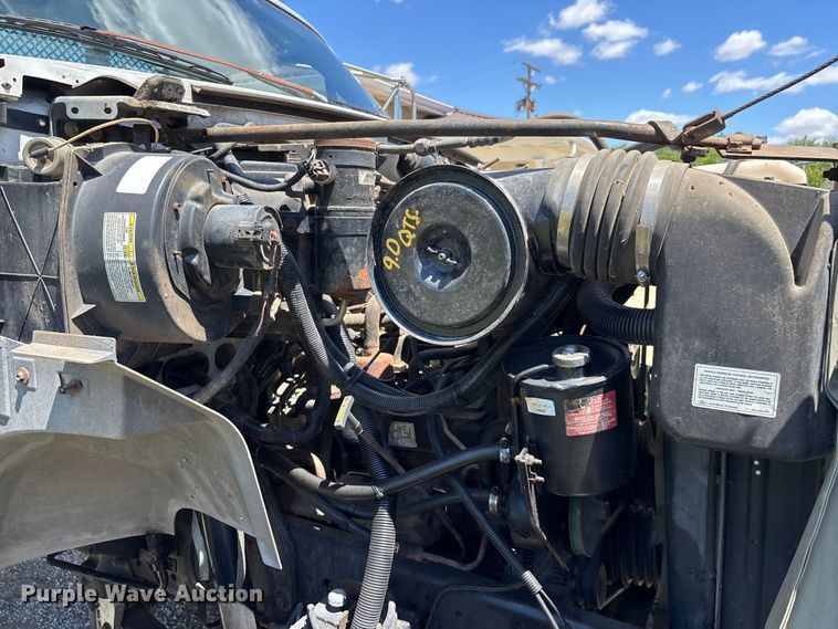 image for item DV4345 1998 Ford F700 flatbed truck