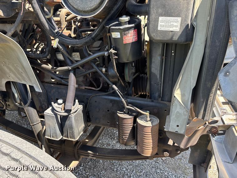 image for item DV4345 1998 Ford F700 flatbed truck