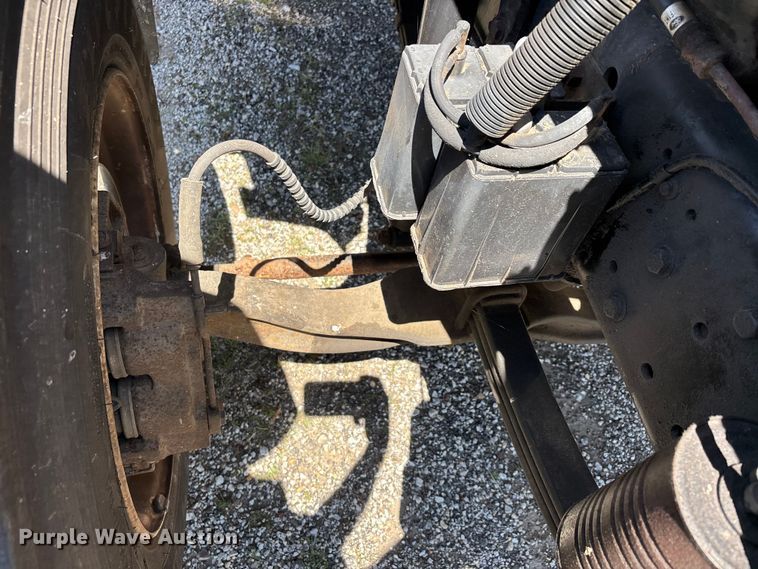image for item DV4345 1998 Ford F700 flatbed truck