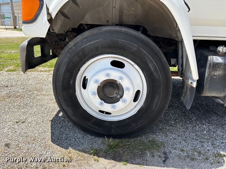 image for item DV4345 1998 Ford F700 flatbed truck