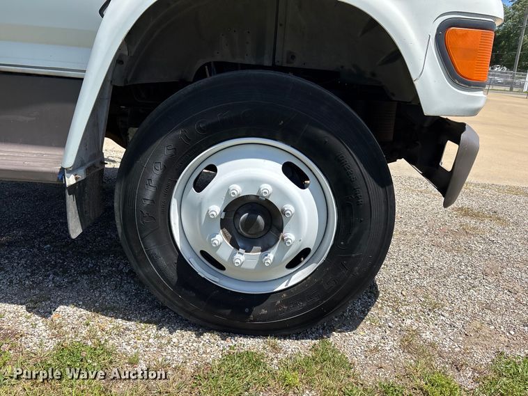 image for item DV4345 1998 Ford F700 flatbed truck