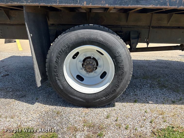 image for item DV4345 1998 Ford F700 flatbed truck