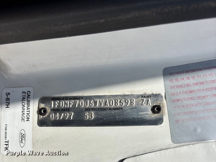 image for item DV4345 1998 Ford F700 flatbed truck