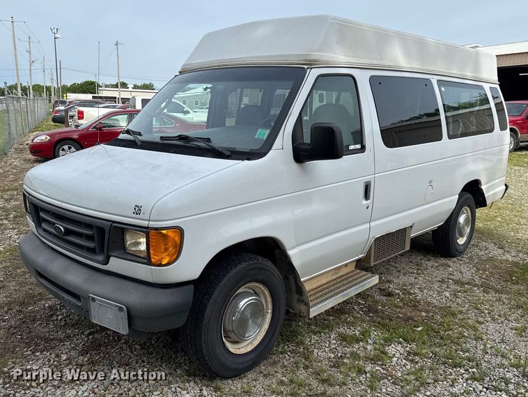 image for item DZ4451 2004 Ford E350 van