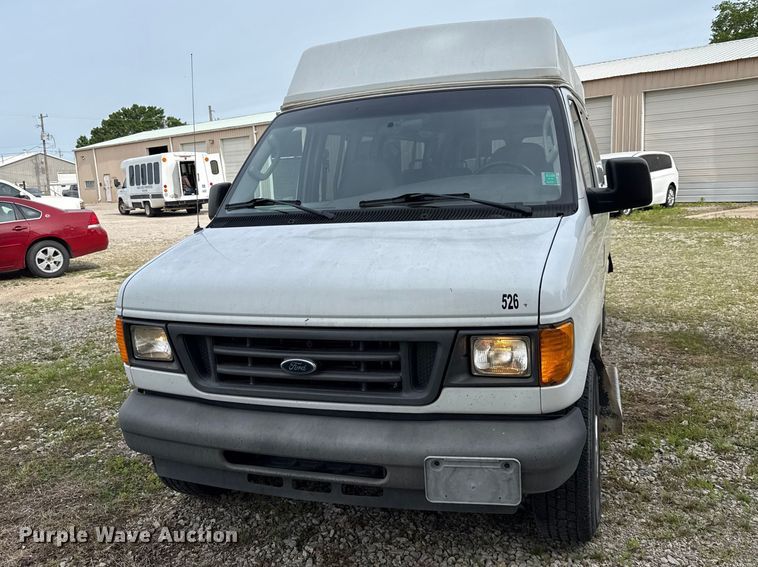 image for item DZ4451 2004 Ford E350 van