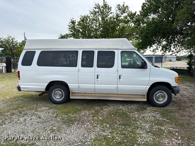 image for item DZ4451 2004 Ford E350 van