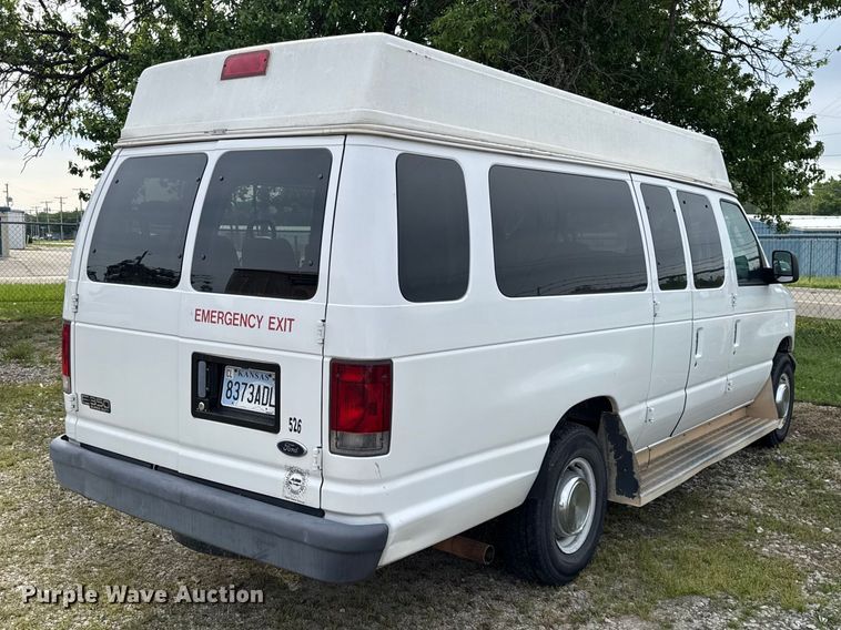 image for item DZ4451 2004 Ford E350 van