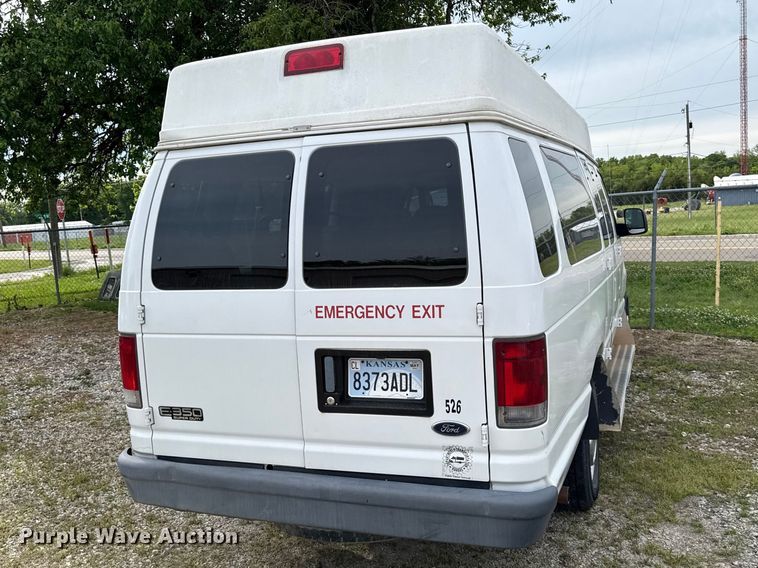 image for item DZ4451 2004 Ford E350 van