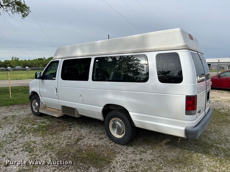 image for item DZ4451 2004 Ford E350 van