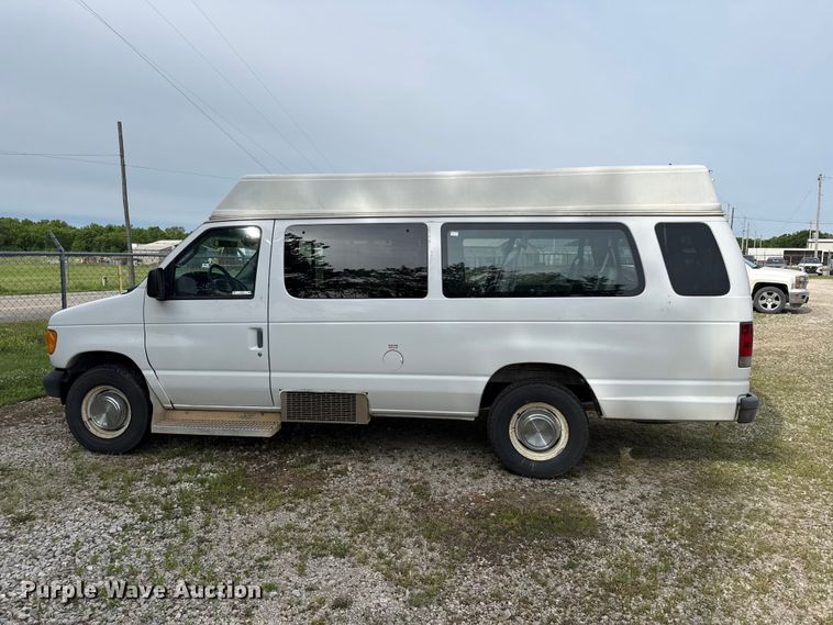 image for item DZ4451 2004 Ford E350 van